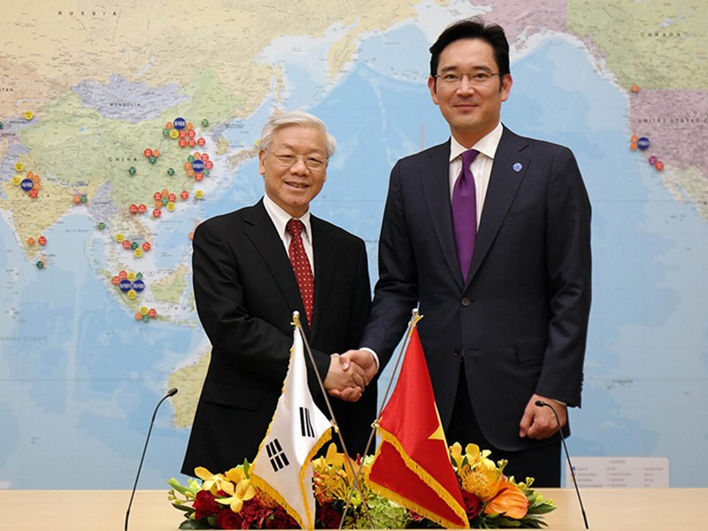 Tổng Bí thư Nguyễn Phú Trọng và Phó chủ tịch Samsung  Lee Jae-yong tại sự kiện Samsung được cấp chứng nhận đầu tư dự án 1,4 tỷ USD ở TP.HCM.