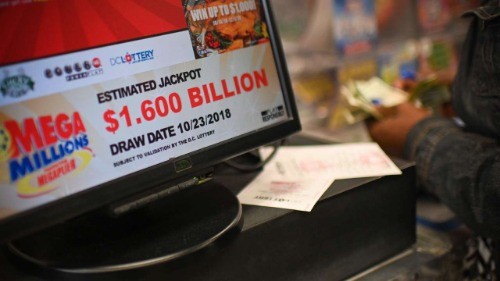 Một quầy bán vé số tại Mỹ dịp giải Mega Millions đạt trị giá 1,6 tỷ USD vừa qua. Ảnh: AFP.
