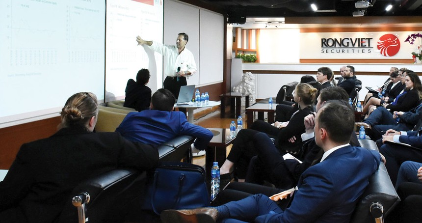 Rồng Việt thường xuyên tổ chức các hội thảo tư vấn đầu tư cho nhà đầu tư trong nước và nước ngoài.