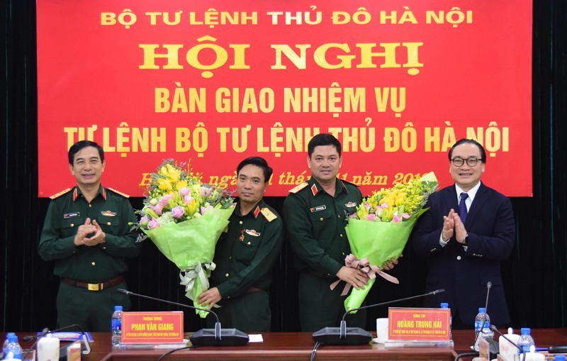 Hội nghị bàn giao nhiệm vụ Tư lệnh Bộ Tư lệnh Thủ đô Hà Nội.