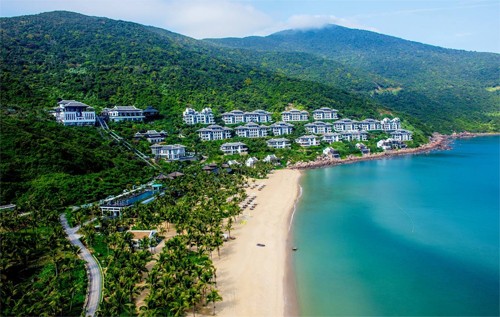 Các du khách tới từ các đất nước có mùa đông lạnh kéo dài thường thích nghỉ dưỡng lâu tại những bãi biển đẹp của Việt Nam.