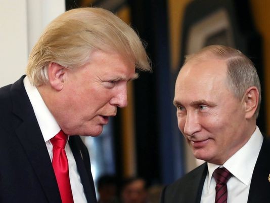 Tổng thống Mỹ Donald Trump (trái) và người đồng cấp Nga Putin. (Ảnh: EPE).