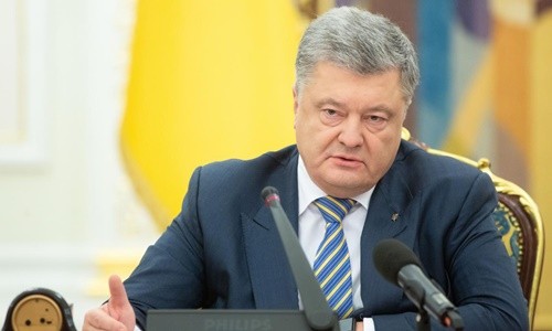 Tổng thống Ukraine Petro Poroshenko phát biểu trước Hội đồng An ninh Quốc gia ở thủ đô Kiev hôm 26/11. Ảnh: Reuters.