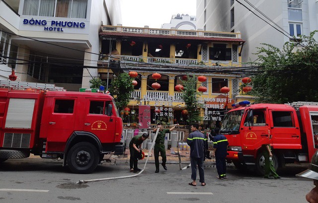 Hiện trường vụ cháy nhà hàng ở phố tây Nha Trang sáng 30/11.