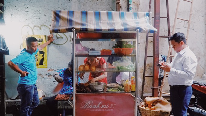 'Xe bánh mì ngon nhất thế giới' ở Sài Gòn chỉ bán một loại nhân
