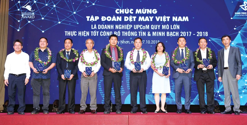 Một trong những hoạt động mới của HNX 2018 là tổ chức chấm điểm và vinh danh các công ty đại chúng quy mô lớn thực hiện tốt công bố thông tin và minh bạch trên TTCK Việt Nam.