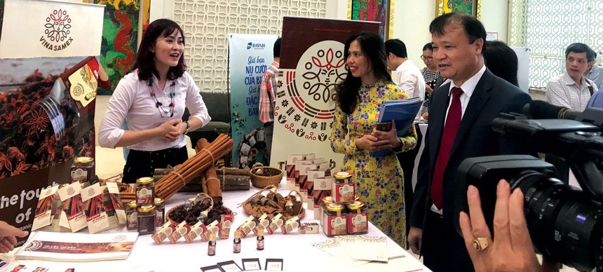 CEO Vinasamex Nguyễn Thị Huyền: Khao khát vẽ thêm những con đường hương liệu 