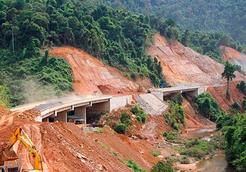 Cao tốc Cam Lộ - La Sơn sẽ kết nối cao tốc La Sơn - Túy Loan đang xây dựng. Ảnh:Võ Thạnh.