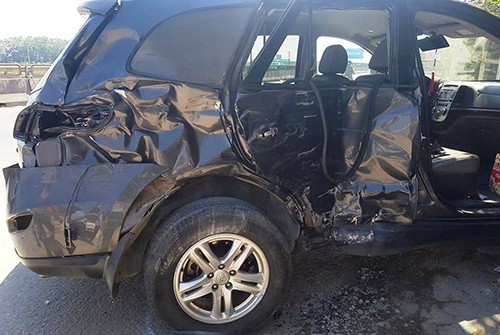 Chiếc Santa Fe biến dạng sau tai nạn khiến 3 người tử vong trên Quốc lộ 1A qua Thanh Hoá sáng 8/2. Ảnh: Lam Sơn.