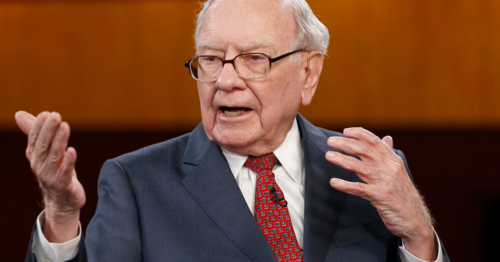 Huyền thoại đầu tư Warren Buffett trong một sự kiện. Ảnh: CNBC.