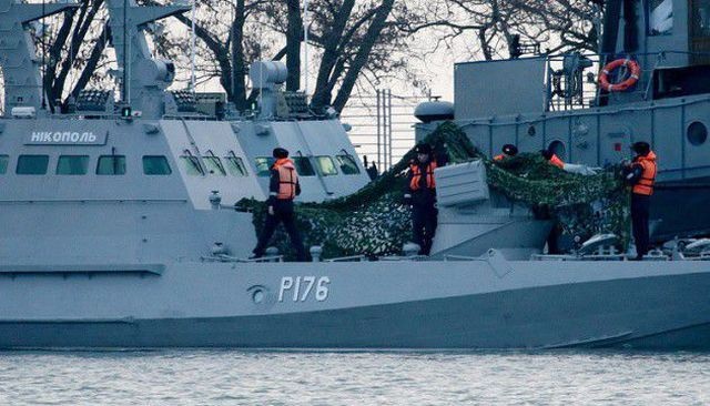 Tàu hải quân Ukraine bị phía Nga bắt giữ hồi năm ngoái (Ảnh: TASS).