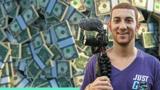 Drew kiếm được từ 1.000 - 30.000 USD/tháng tùy thuộc vào lượt xem của các video anh đăng tải.