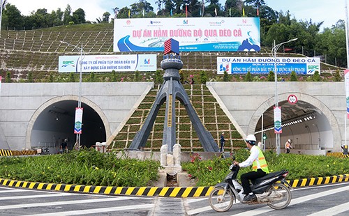 Hầm Đèo Cả trên Quốc lộ 1A, giúp rút ngắn thời gian từ Khánh Hòa qua Phú Yên và hướng ngược lại. Ảnh: Xuân Ngọc.