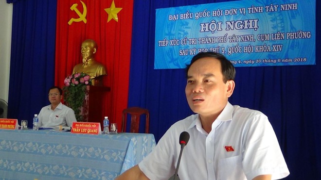 Ông Trần Lưu Quang trong một buổi tiếp xúc cử tri tại Tây Ninh. Ảnh: Báo Tây Ninh.