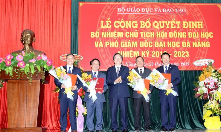 Trao quyết định bổ nhiệm Chủ tịch Hội đồng Đại học Đà Nẵng