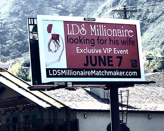 Biển quảng cáo tuyển vợ của vị triệu phú giấu tên trên xa lộ bang Utah. Ảnh: Elle.