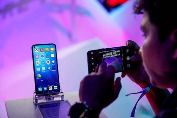 Mẫu điện thoại thông minh mới nhất Honor 20 của Huawei. (Nguồn: AFP).