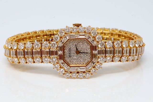Chiếc đồng hồ được đính tổng cộng 32 carat kim cương. (Nguồn: Photo Courtesy of Kruse GWS Auctions).