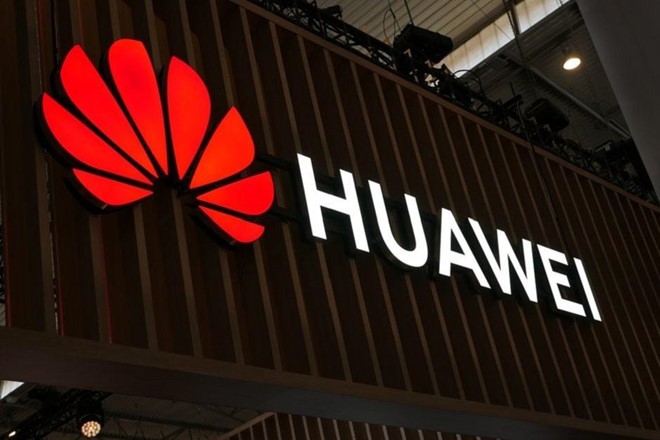 Huawei bị Mỹ xem như mối đe doạ an ninh quốc gia. Ảnh: PhoneArena.