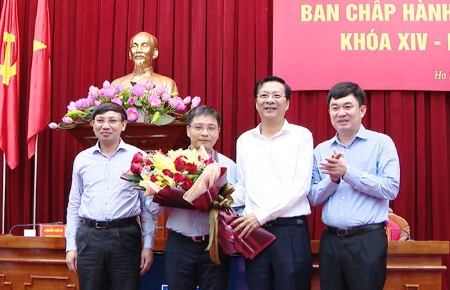 Lãnh đạo tỉnh Quảng Ninh chúc mừng đồng chí Nguyễn Văn Thắng được bầu giữ chức Phó Bí thư Tỉnh ủy Quảng Ninh, nhiệm kỳ 2015 - 2020.