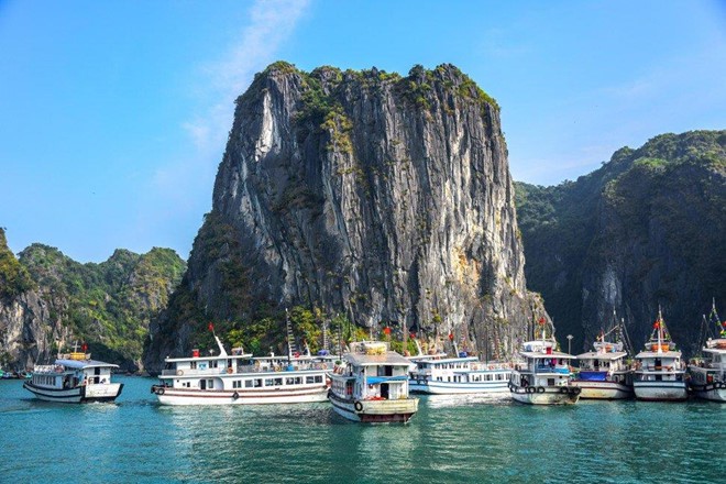 Vịnh Hạ Long của Việt Nam đứng thứ 5 trong danh sách các điểm đến hấp dẫn nhất châu Á. Ảnh: Alamy.