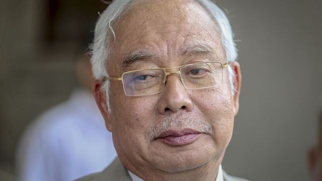 Ông Najib Razak đã chi hơn 800.000 USD từ 2 chiếc thẻ bạch kim của mình để mua trang sức cao cấp chỉ trong 1 ngày.