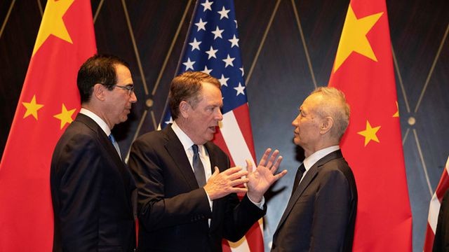 Từ trái sang: Bộ trưởng Tài chính Mỹ Steven Mnuchin, Đại diện Thương mại Robert Lighthizer và Phó thủ tướng Trung Quốc Lưu Hạc tại Bắc Kinh ngày 31/7. Ảnh: Reuters.