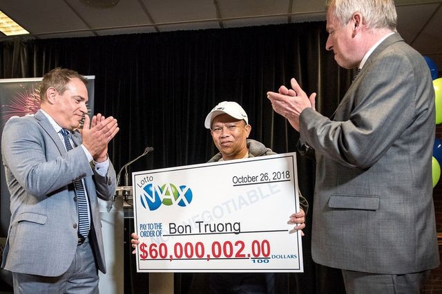 Ông Bon Truong nhận giải thưởng 60 triệu USD (Ảnh: StAlbert Today).