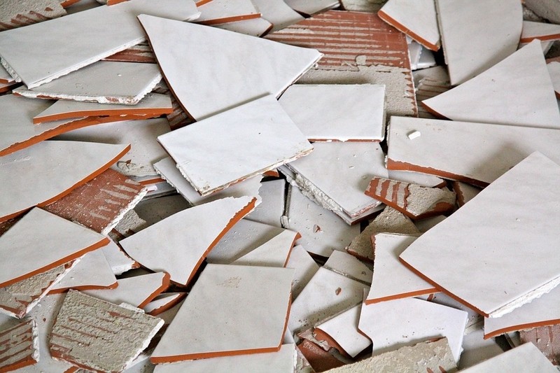 Gạch men và gạch ốp tường từ Trung Quốc, vốn là những mặt hàng phổ biến tại các chuỗi cung ứng nhà lớn của Mỹ, hiện cũng phải chịu mức thuế 25%. Ảnh: freemalaysiatoday.com