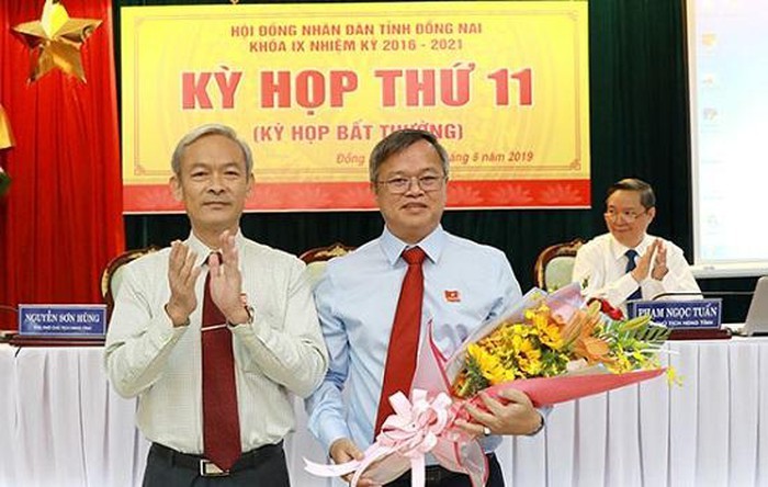 Ông Cao Tiến Dũng (phải) vừa được chuẩn y giữ chức Phó bí thư Tỉnh ủy, Chủ tịch UBND tỉnh Đồng Nai.