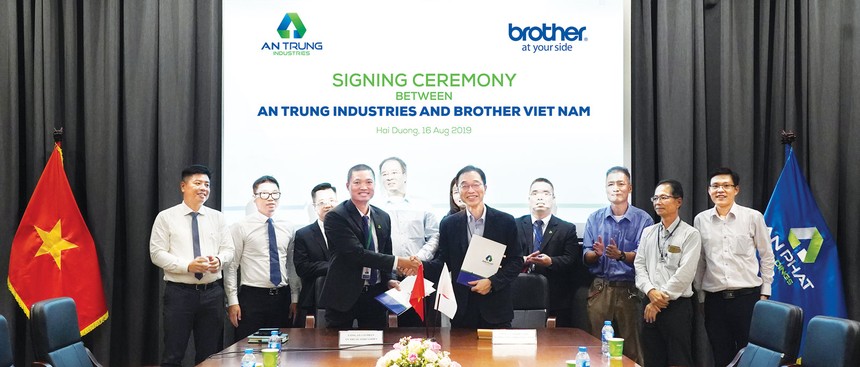 Nhựa Hà Nội ký kết hợp tác trở thành nhà cung ứng cho Brother Việt Nam.
