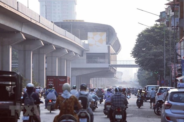 Mật độ các phương tiện tham gia giao thông lớn phát sinh bụi gây ô nhiễm không khí. (Ảnh: Thành Đạt/TTXVN).