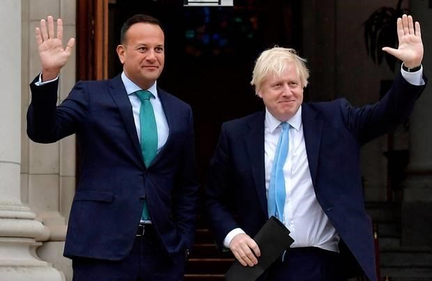 Thủ tướng Anh Boris Johnson (phải) và người đồng cấp Ireland Leo Varadkar. (Nguồn: Independent).