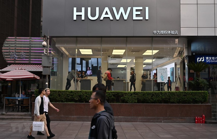 Một cửa hàng của Huawei tại Thượng Hải, Trung Quốc. (Nguồn: AFP/TTXVN).