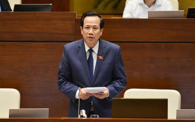 Bộ trưởng Lao động, Thương binh & Xã hội Đào Ngọc Dung giải trình các vấn đề đại biểu Quốc hội đặt ra tại phiên thảo luận.