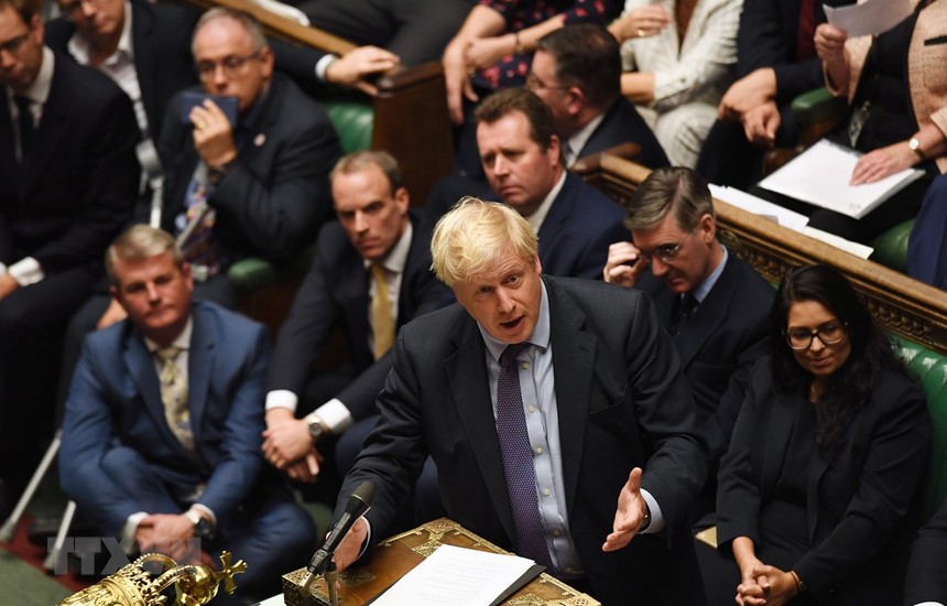 Thủ tướng Anh Boris Johnson phát biểu tại phiên họp của Hạ viện ở London ngày 22/10/2019. (Ảnh: AFP/TTXVN).