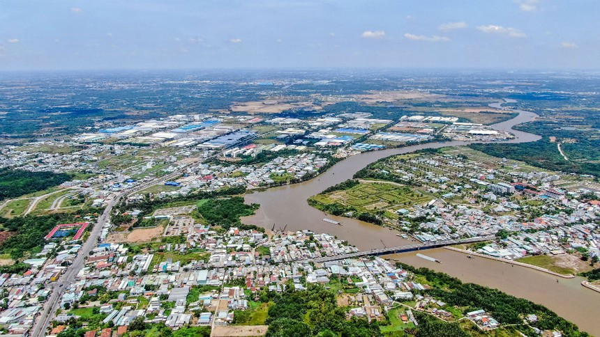 Riêng tại khu Nam Sài Gòn, quỹ đất để phát triển BĐS cao cấp ven sông còn tương đối nhiều, đặc biệt là tại các khu đô thị vệ tinh lân cận.