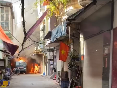 Hà Nội: Nổ bình gas gây cháy lớn tại ngõ Bùi Ngọc Dương