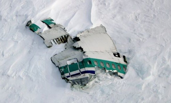 Một mảnh vỡ máy bay DC-10 trong thảm kịch năm 1979 trên núi Erebus ở Nam Cực. Ảnh: Phil Reid/Antarctica New Zealand.