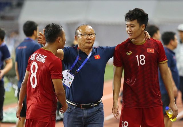 HLV Park Hang-seo cùng các cầu thủ đã tạo nên những thời khắc tự hào tràn đầy cảm xúc của người dân hai nước Việt, Hàn.