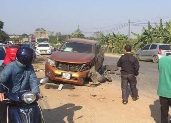 Hà Nội: Xe Range Rover gây tai nạn liên hoàn khiến 2 người bị thương