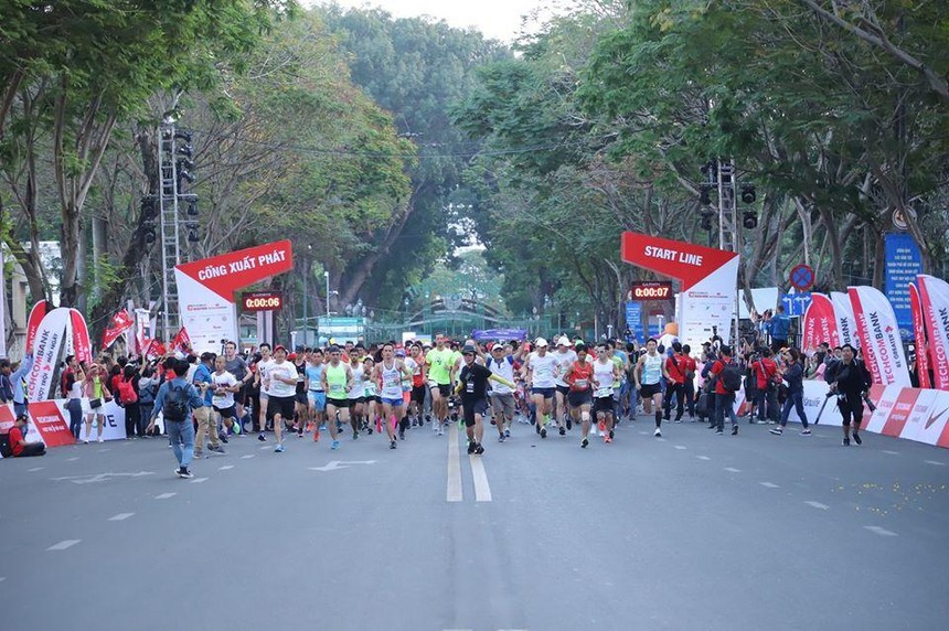 Hàng chục nghìn vận động viên chinh phục cung đường xanh tại giải Marathon quốc tế Thành phố Hồ Chí Minh Techcombank 2019