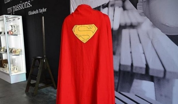 Chiếc áo choàng của nhân vật siêu anh hùng Superman. (Nguồn: headlinesoftoday)