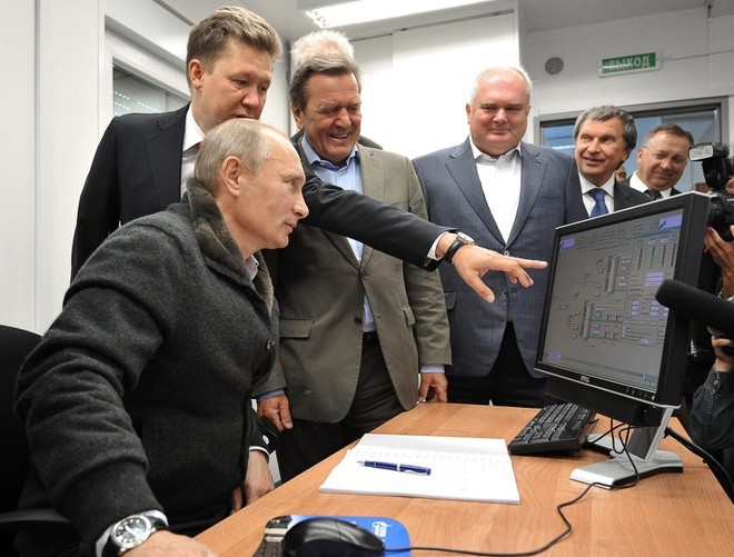 Tổng thống Nga Vladimir Putin đang dùng máy tính chạy Windows XP. Ảnh: Alexey Nikolsky.
