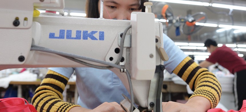 Nhiều doanh nghiệp dệt may Việt Nam có năng suất lao động bình quân thấp so với các nước trong khu vực.
