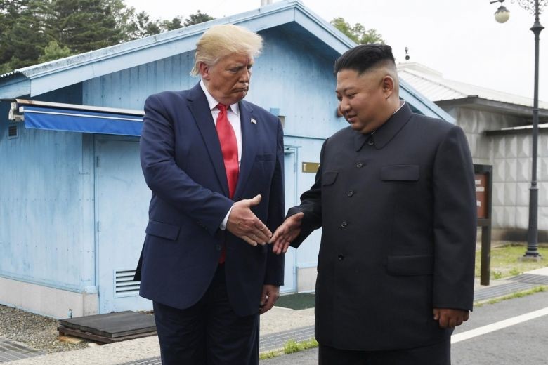 Tổng thống Mỹ Donald Trump và nhà lãnh đạo Triều Tiên Kim Jong-un (Ảnh: Reuters).