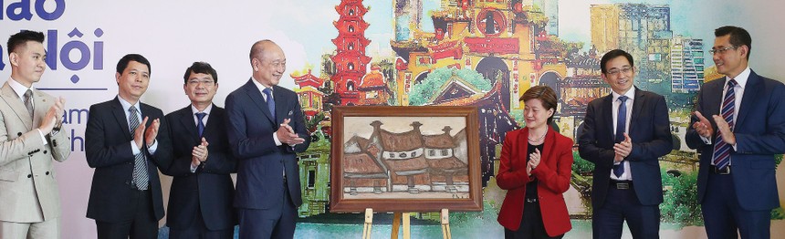 Bức tranh “Phố Phái” được lựa chọn để giới thiệu 
trong lễ khai trương văn phòng UOB tại Hà Nội tháng 8/2019.