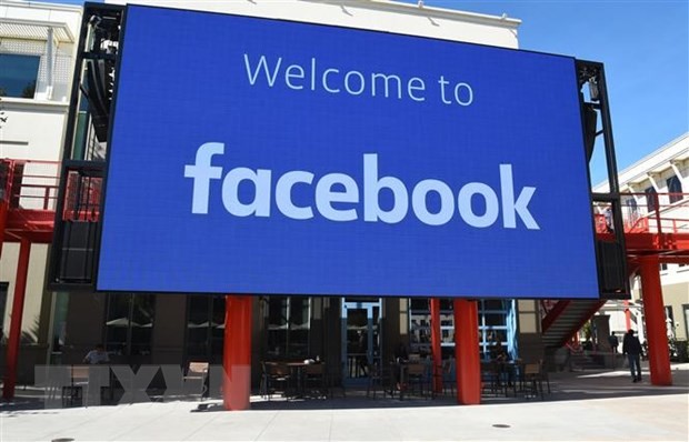 Bảng điện tử bên ngoài trụ sở Facebook ở Menlo Park, California, Mỹ. (Ảnh: AFP/TTXVN).