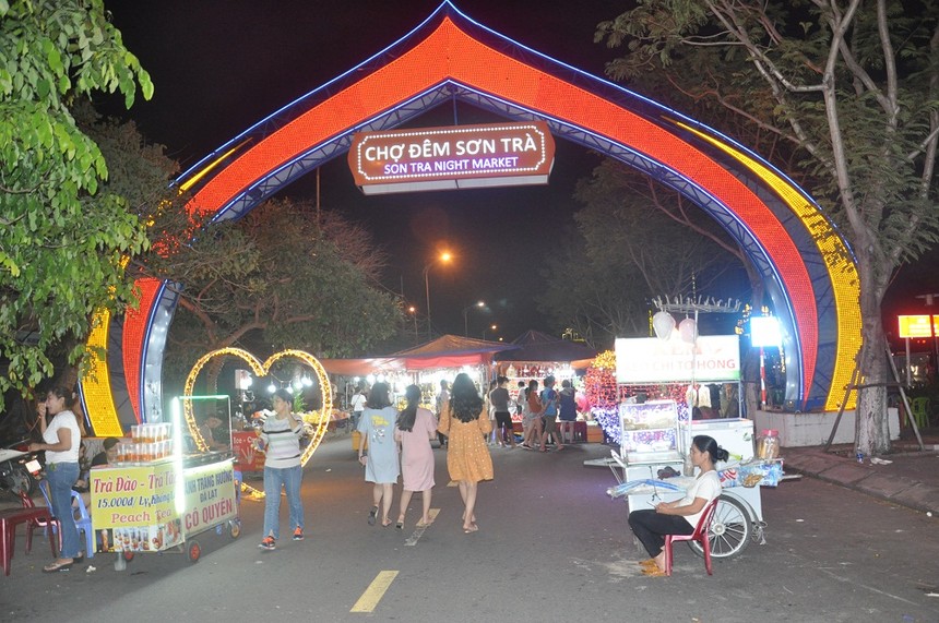 Chợ đêm Sơn Trà, địa điểm vui chơi giải trí về đêm tại Đà Nẵng.