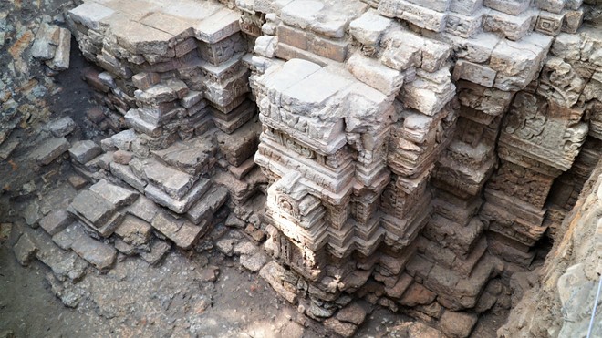 Dấu tích kiến trúc đền tháp cổ vừa được phát hiện tại khu di tích Bến Đình.